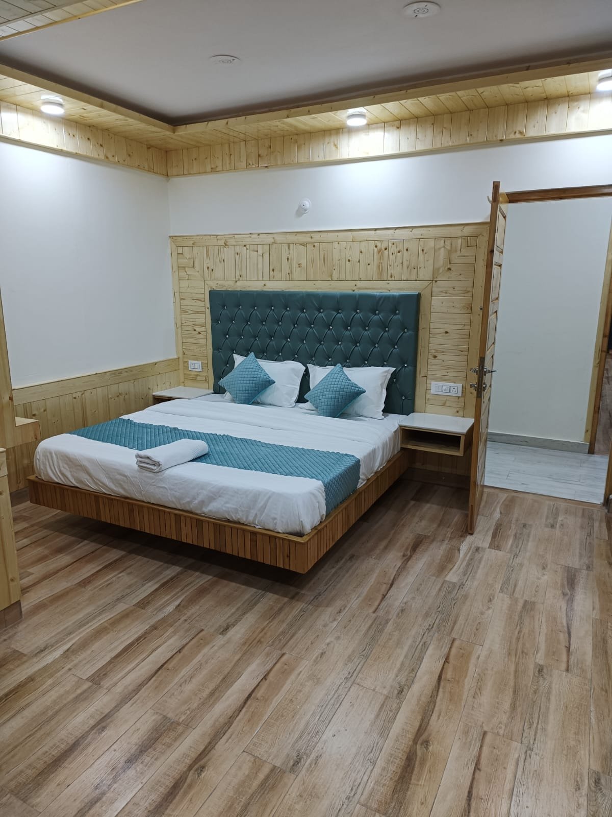 BTH Hotels & Resorts – Rooms & interiors, view 15